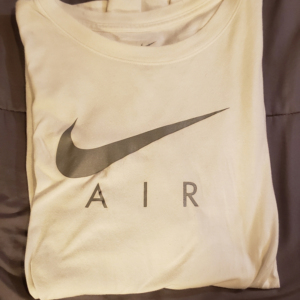 White nike Tshirt